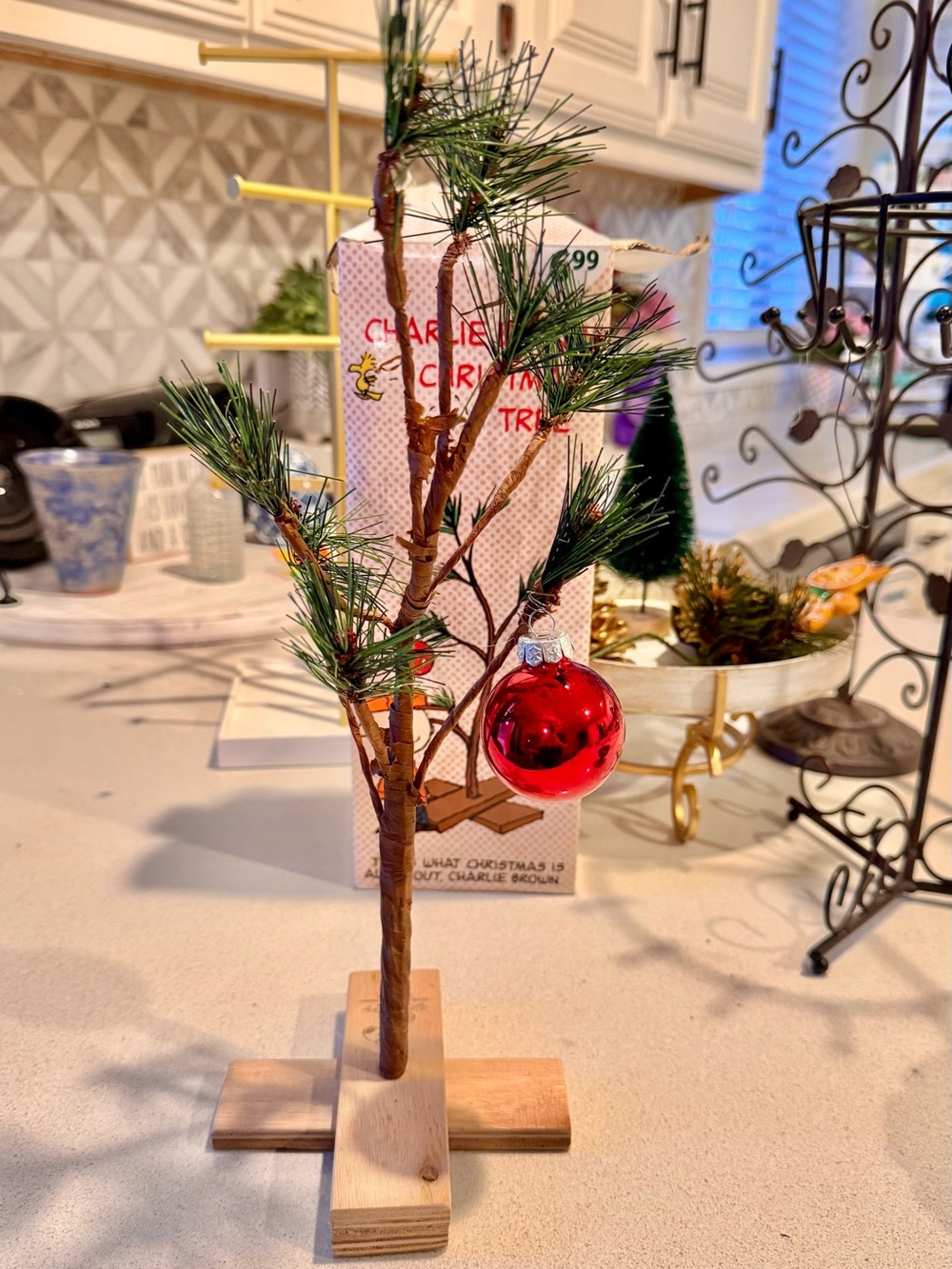 🎄 Peanuts Charlie Brown Christmas Tree 2011